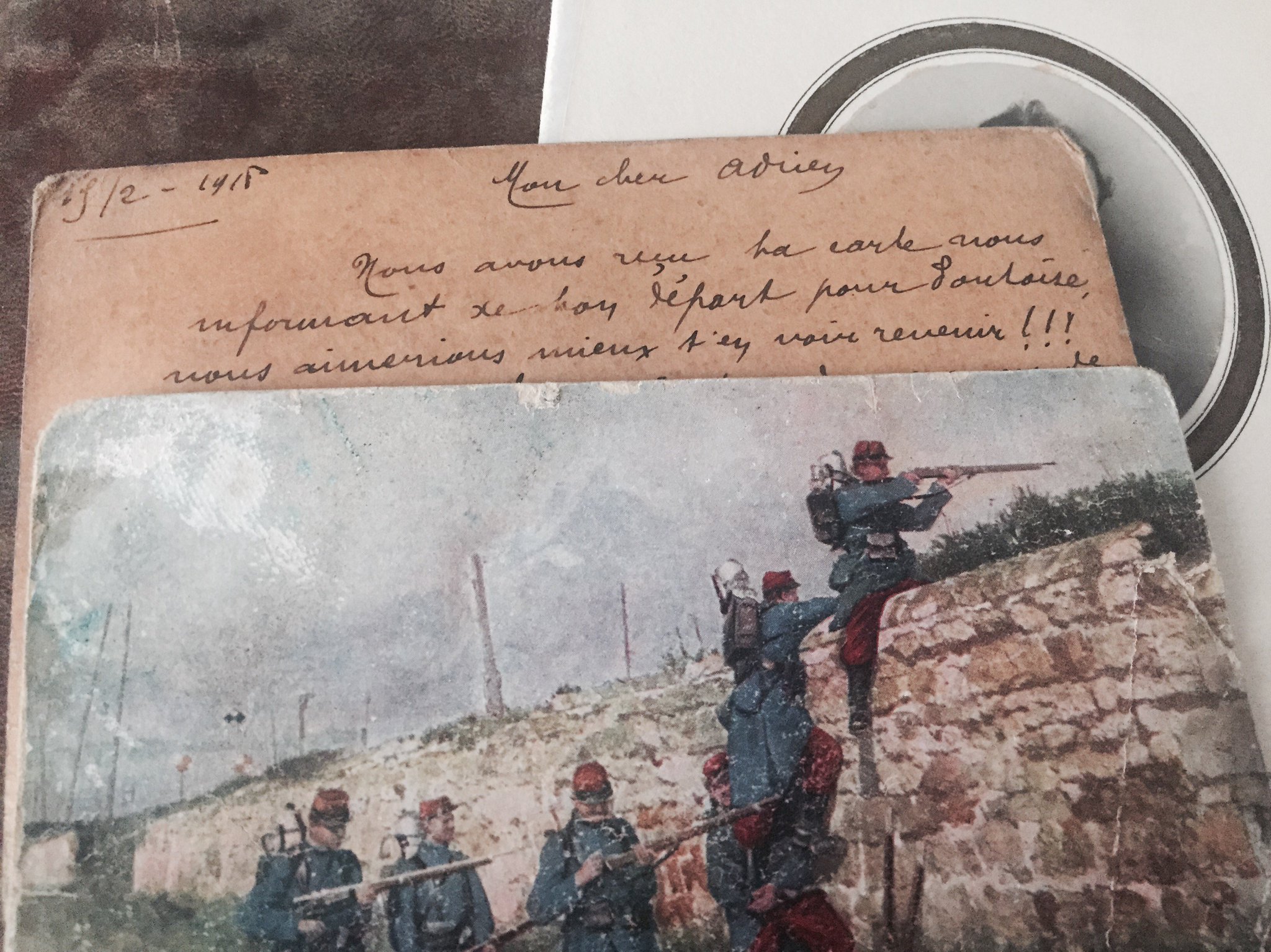 Il y a des cartes postales qui lui sont adressées au front en 1916 : "Nous aimerions mieux t'en voir revenir !!!" https://t.co/IE6UjShqnS